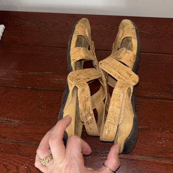 Vionic Amber Cork Adjustable Strap Sandal Size 9 - Picture 5 of 7